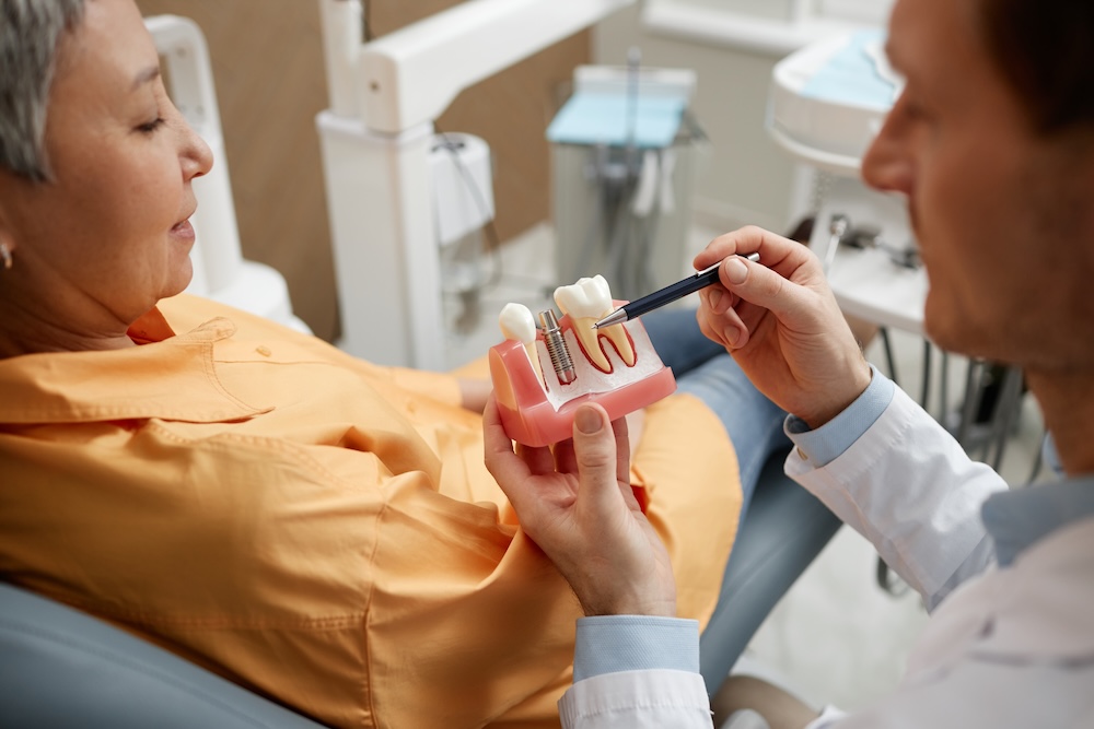 dentist showing teeth model to a patient - dental bonding puyallup dentist showing teeth model to a patient - dental bonding puyallup